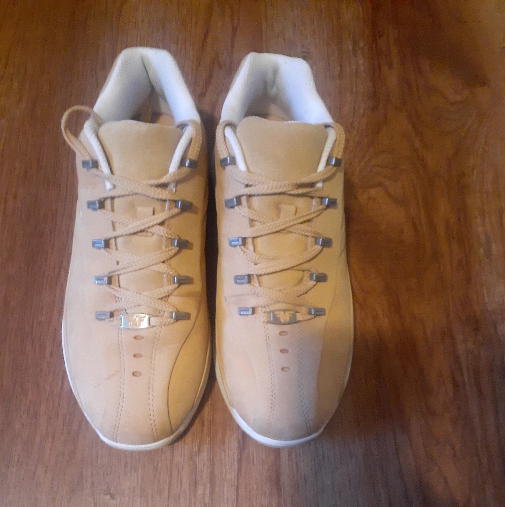Lugz Men's tan/white suede sneaker Flex men size 9.5 or women size 11